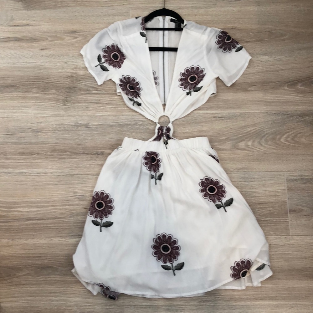 🌺🌸 Cut out Short Sleeved Mini Flouncy Dress 🌸🌺